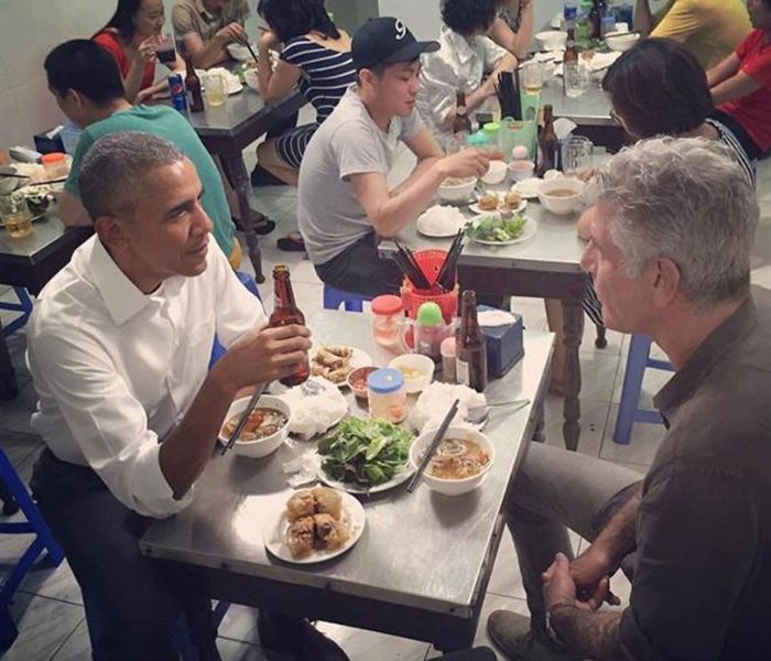 Giải mã sức hút mãnh liệt của thương hiệu "Bún chả Obama"