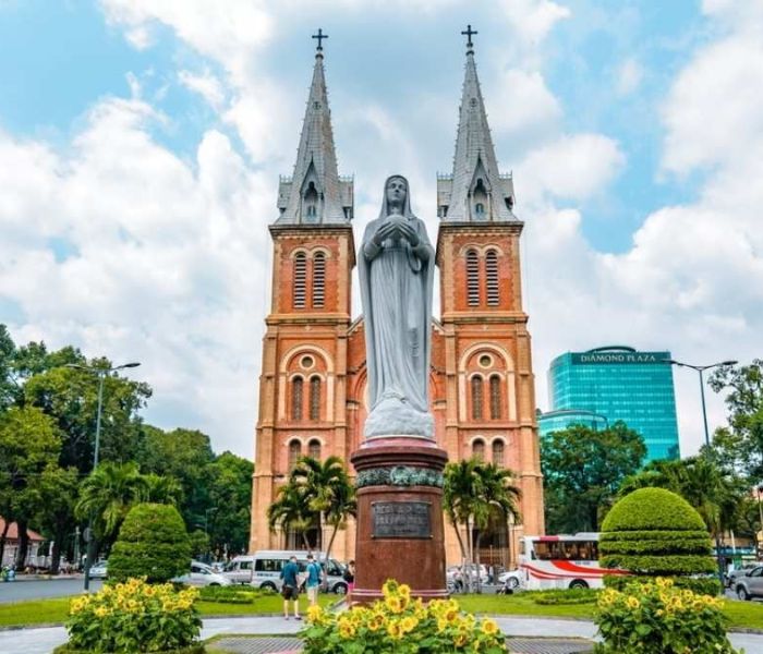 Các điểm tham quan không thể bỏ qua sau khi ghé thăm Chùa Bửu Long - Nhà thờ Đức Bà