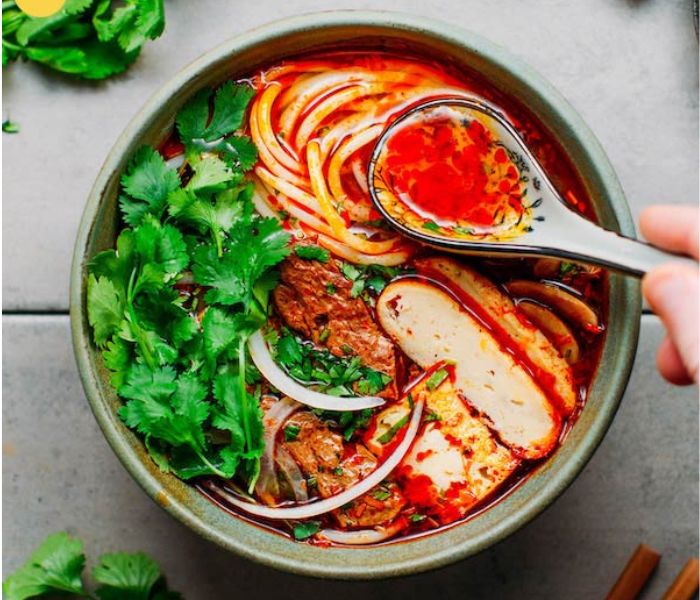 Kinh nghiệm khi tham quan Chùa Bửu Long với ẩm thực chay - Bún bò