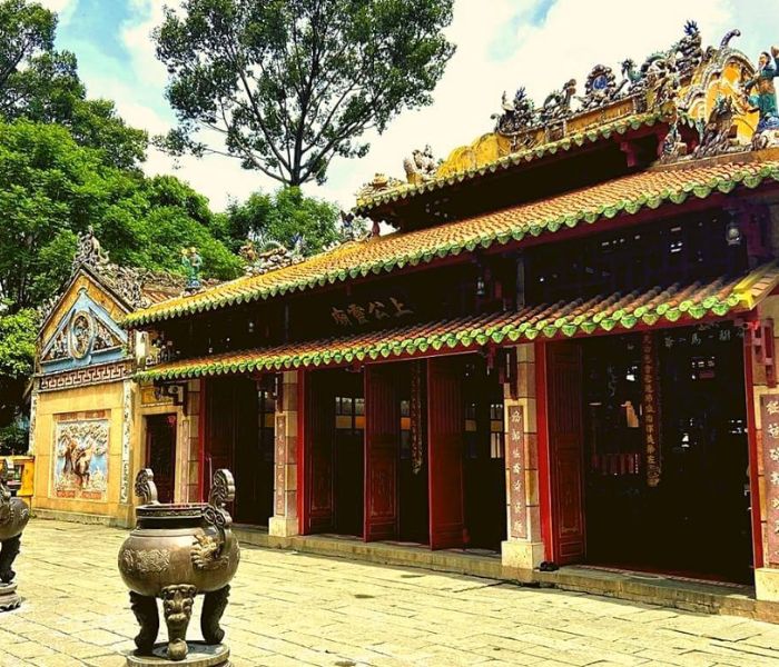 Địa điểm chụp hình Tết đẹp ở Sài Gòn - Lăng Ông Bà Chiểu