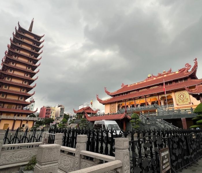 Việt Nam Quốc Tự - Ngôi chùa mang vẻ đẹp biểu tượng