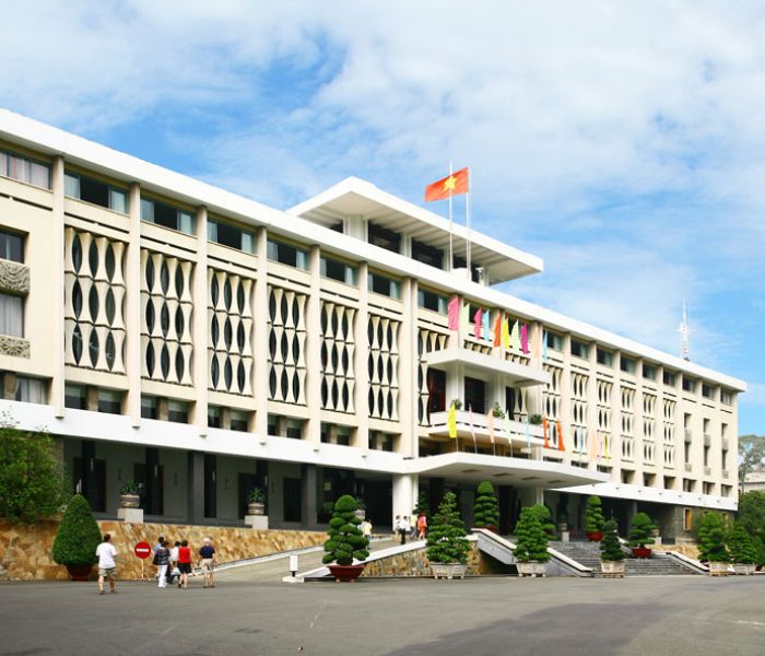 Dinh Độc Lập - Vẻ đẹp cổ điển giữa lòng Quận 1 cũ