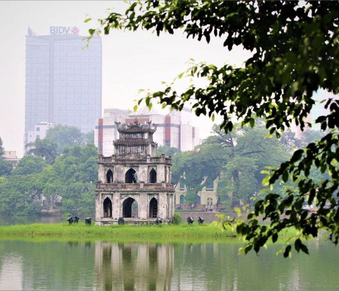 Địa điểm đi chơi 1 mình ở Hà Nội - Hồ Hoàn Kiếm