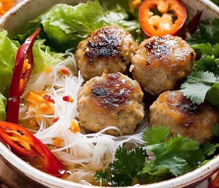 Du lịch Hà Nội 1 mình nên ăn gì