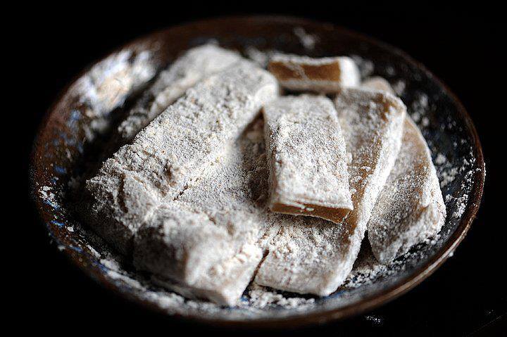 Bánh chè lam - thức quà Thủ đô đơn sơ nhưng thấm đượm tình người