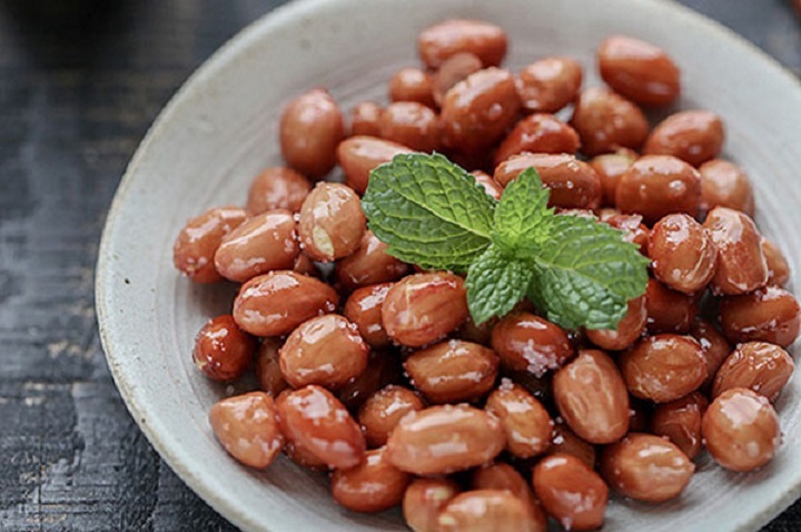 Lạc rang húng lìu - đặc sản Hà Nội bình dị nhưng hấp dẫn