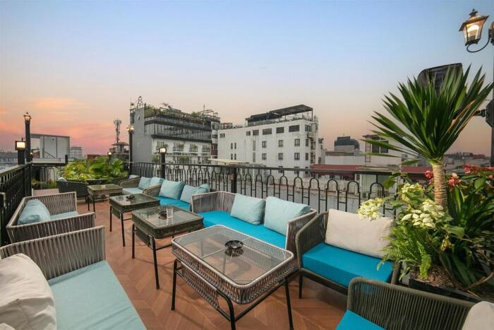 Khu vực Rooftop của Hanoi Hostel & Rooftop Bar