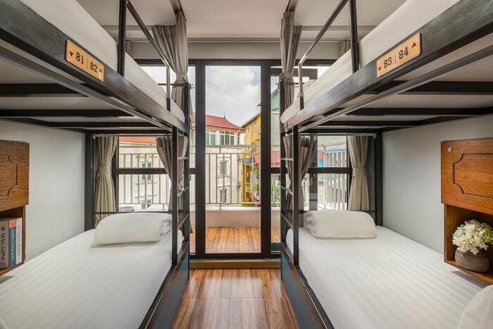 Giường trong phòng ngủ tập thể nữ tại Old Quarter View Hanoi Hostel