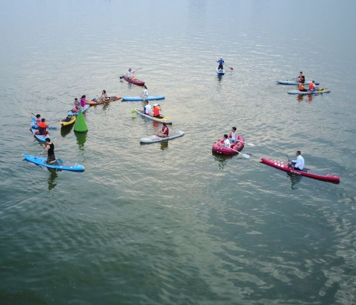 Chèo SUP đón bình minh trên Hồ Tây