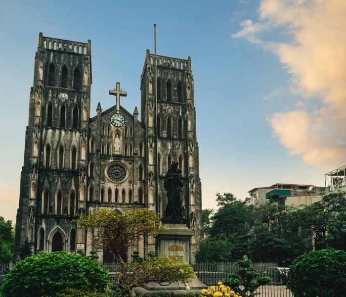 Nhà thờ Lớn – Nét Gothic cổ kính giữa lòng phố