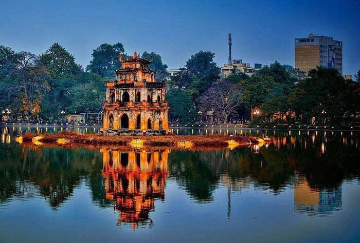 Hồ Gươm - Trái tim xanh của Hà Nội