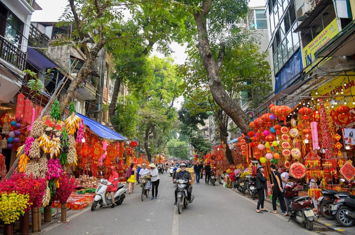 Phố Hàng Mã rực rỡ với những chiếc đèn lồng quanh năm