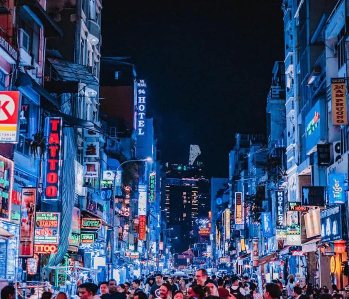 Phố Tây Bùi Viện - Trải nghiệm không gian xuyên màn đêm