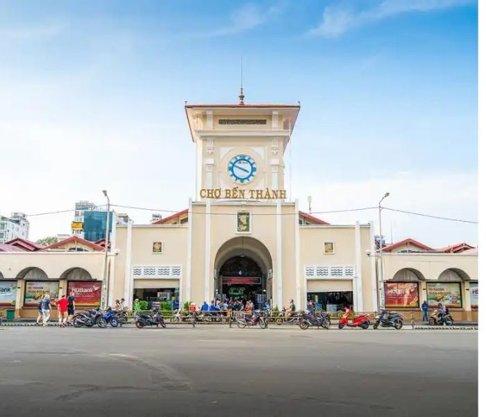 Chợ Bến Thành - Biểu tượng check-in và mua sắm ngày Tết