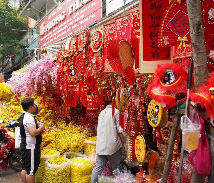 Đường Hải Thượng Lãn Ông - Sắc đỏ rực rỡ vùng Chợ Lớn