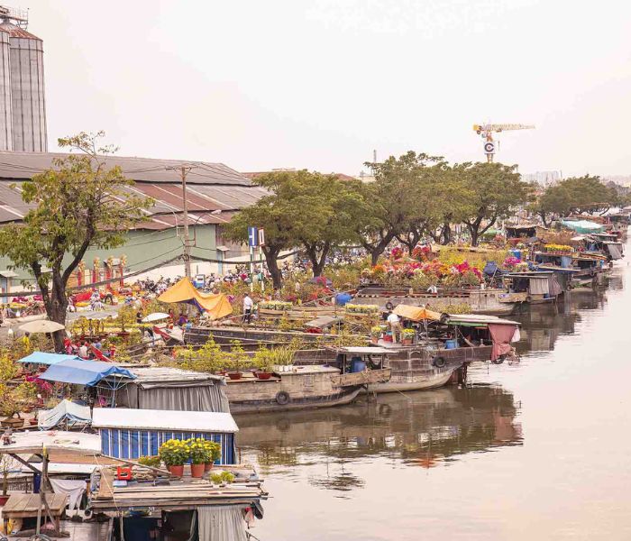 Chợ hoa bến Bình Đông - “Trên bến dưới thuyền” độc đáo