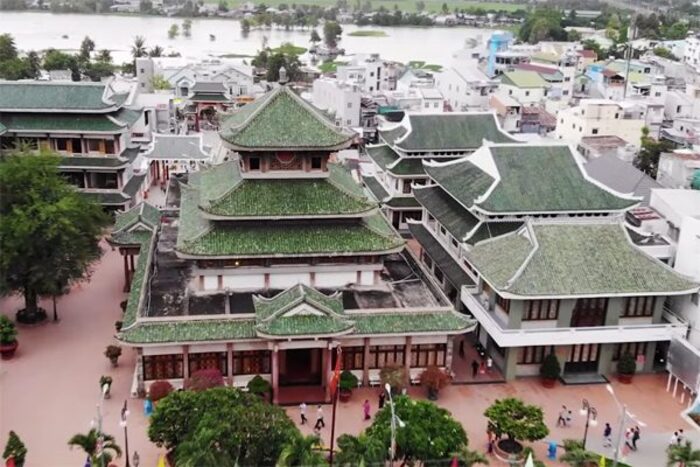 Mái ngói Miếu Bà Chúa Xứ