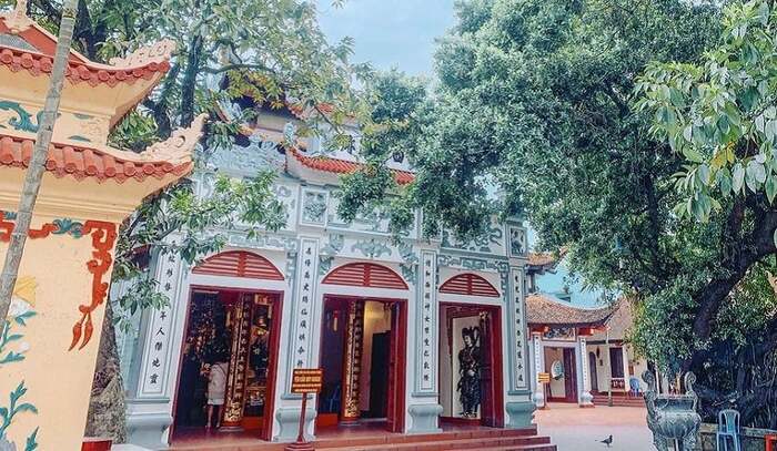 Phủ Tây Hồ - Điểm hẹn tài lộc bên sóng nước Hồ Tây