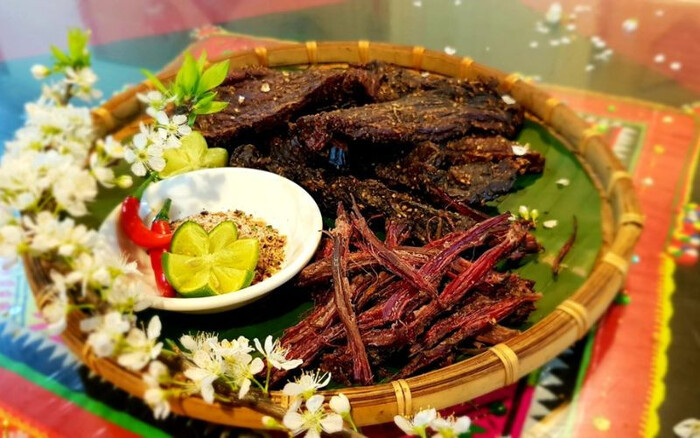 Thịt trâu gác bếp – Tinh hoa ẩm thực của người Thái đen