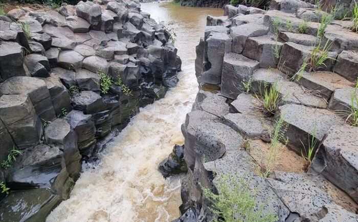 Bãi đá cổ Nấm Dẩn – Những ký tự bí ẩn của thời gian