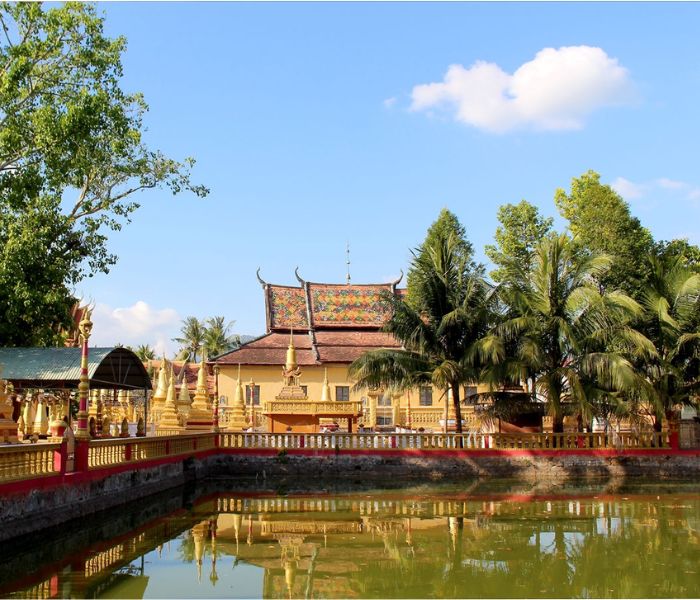 Ngôi chùa Xvayton nằm ngay trung tâm Tri Tôn